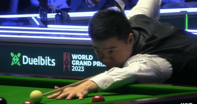 场上的青年 场上的青年