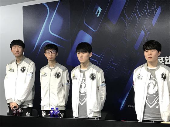 年轻中锋杨 年轻中锋杨